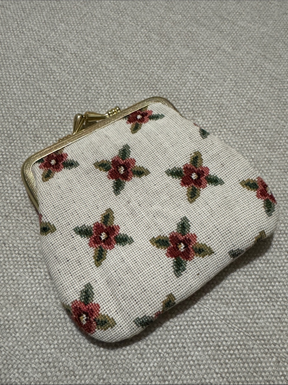 Mini Coin Purse-Tapestry Exterior-Gold Tone Kisslock Closure-Beige-EUC - Picture 2 of 11